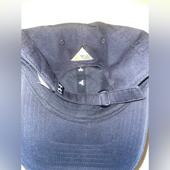 Underarmour Bull hat - Picture 2 of 2
